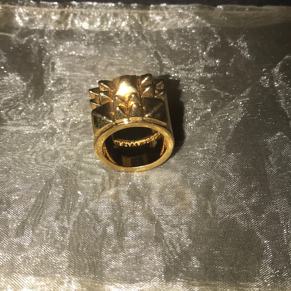 Gold spike fashion ring!